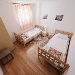 Otok Vir I Kuća s 2 apartmana, garažom i okućnicom
