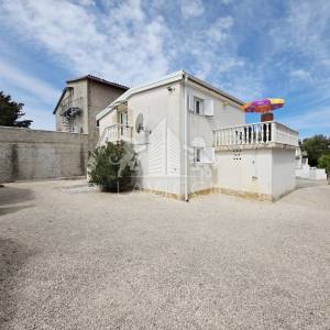 Otok Vir I Kuća s 2 apartmana, garažom i okućnicom