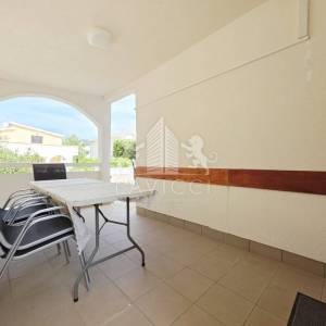 Otok Vir I Kuća s 2 apartmana, garažom i okućnicom