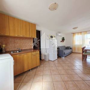 Otok Vir I Kuća s 2 apartmana, garažom i okućnicom