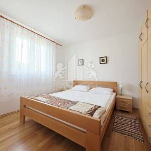 Otok Vir I Kuća s 2 apartmana, garažom i okućnicom