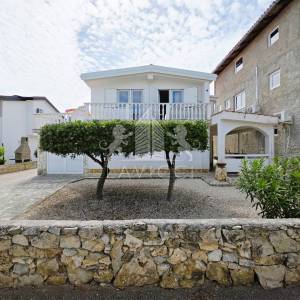 Otok Vir I Kuća s 2 apartmana, garažom i okućnicom