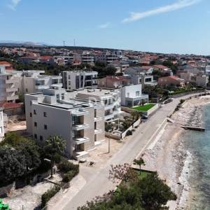 PAG, MANDRE - penthouse na atraktivnoj lokaciji u Mandrama, pogled na more, tri terase
