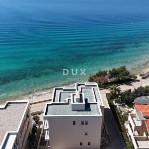PAG, MANDRE - penthouse na atraktivnoj lokaciji u Mandrama, pogled na more, tri terase