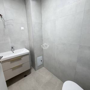 Pag-Povljana, prvi red do Mora, 2 sobni stan 74 m2 -Terasa, Garaža i podrum