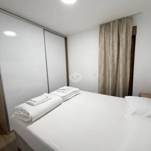 Pag, Povljana, Stan 100 m2, prvi red i pogled na More, Bazen, Jacuzzi, Fitness Studio