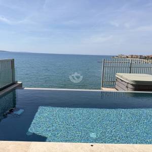 Pag, Povljana, Stan 100 m2, prvi red i pogled na More, Bazen, Jacuzzi, Fitness Studio