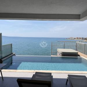 Pag, Povljana, Stan 100 m2, prvi red i pogled na More, Bazen, Jacuzzi, Fitness Studio