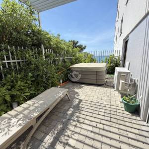 Pag, Povljana, Stan 50 m2, prvi red i pogled na More, Jacuzzi