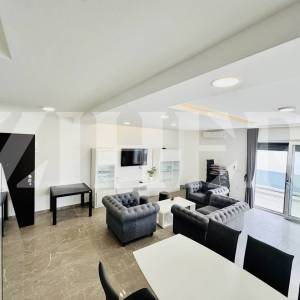 Pag, prvi red do mora,  4-sobni apartman, 2023.g., prekrasan pogled