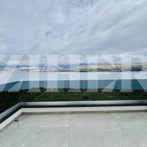 Pag, prvi red do mora,  4-sobni apartman, 2023.g., prekrasan pogled