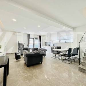 Pag, prvi red do mora,  4-sobni apartman, 2023.g., prekrasan pogled