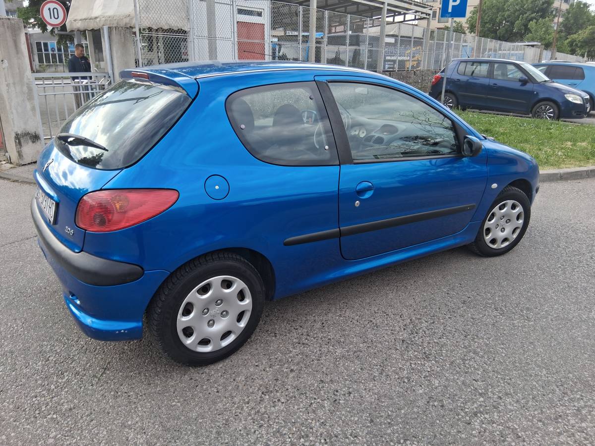 Peugeot 206,1.1 benzin