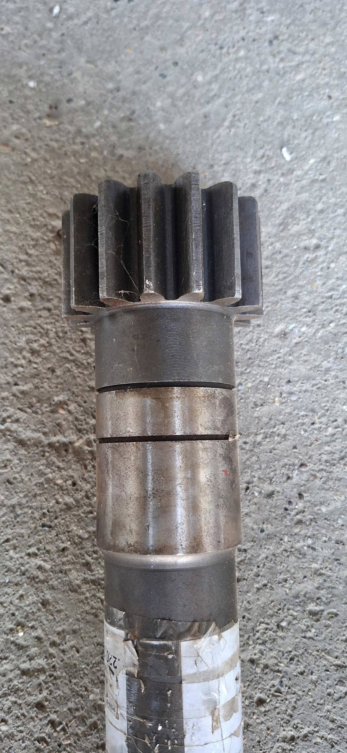 POLUOSOVINA IMT-560 DESNA DUŽA / MOKRE KOČNICE