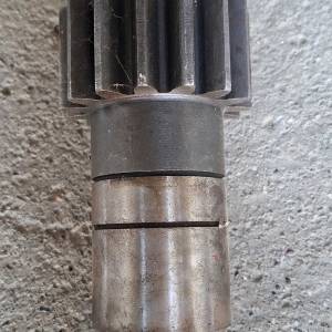 POLUOSOVINA IMT-560 DESNA DUŽA / MOKRE KOČNICE
