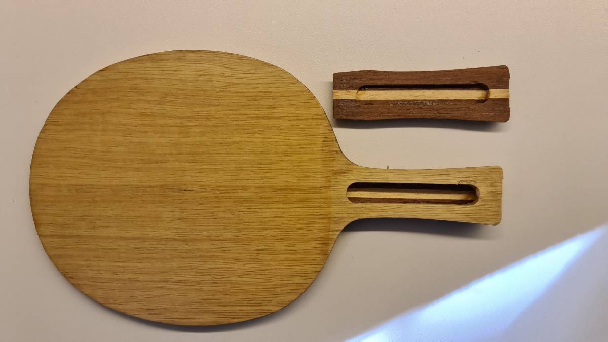 Popravljam oštećena drva, skidim stare gume, lijepim ih i obrezujem