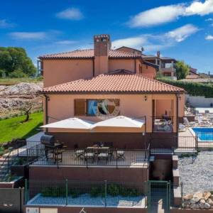 Poreč, Jasenovica– moderna  vila s bazenom u prirodnum ambijentu- na 744 m²  zemljišta