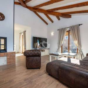 Poreč, Jasenovica– moderna  vila s bazenom u prirodnum ambijentu- na 744 m²  zemljišta