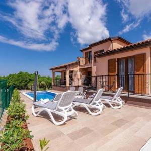 Poreč, Jasenovica– moderna  vila s bazenom u prirodnum ambijentu- na 744 m²  zemljišta