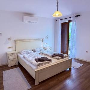 Poreč, Jasenovica– moderna  vila s bazenom u prirodnum ambijentu- na 744 m²  zemljišta