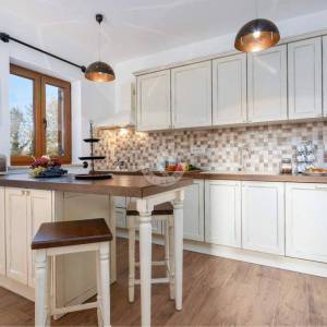 Poreč, Jasenovica– moderna  vila s bazenom u prirodnum ambijentu- na 744 m²  zemljišta