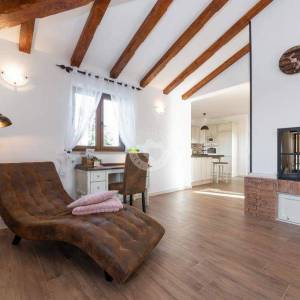 Poreč, Jasenovica– moderna  vila s bazenom u prirodnum ambijentu- na 744 m²  zemljišta