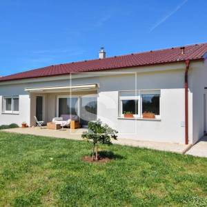 Poreč okolica, prizemna kuća s 2 spavaće sobe i bazenom