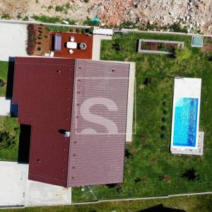 Poreč okolica, prizemna kuća s 2 spavaće sobe i bazenom