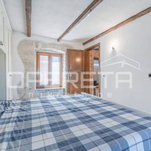 Poreč okolica - Samostojeća kamena kuća s velikim vrtom blizu mora