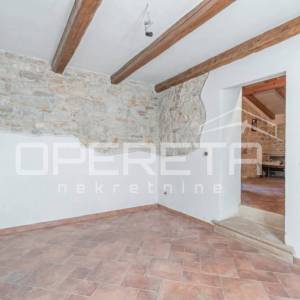 Poreč okolica - Samostojeća kamena kuća s velikim vrtom blizu mora