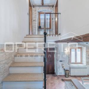 Poreč okolica - Samostojeća kamena kuća s velikim vrtom blizu mora