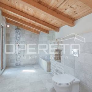 Poreč okolica - Samostojeća kamena kuća s velikim vrtom blizu mora
