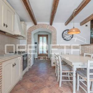 Poreč okolica - Samostojeća kamena kuća s velikim vrtom blizu mora