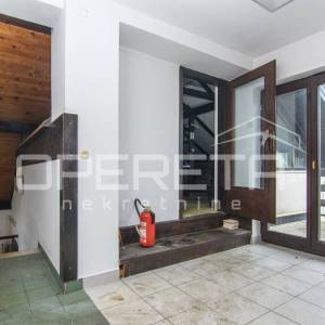 Poslovna zgrada, Pregrada, Centar, Krapinsko zagorska županija, 427,42m2 na parc