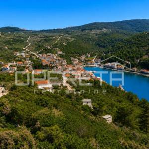 Povlja, Brač, građevinsko zemljište blizu mora, 800 m2
