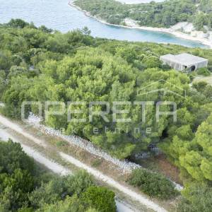 Povlja, Brač, građevinsko zemljište blizu mora, 800 m2