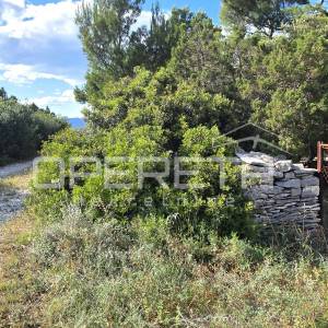 Povlja, Brač, građevinsko zemljište blizu mora, 800 m2