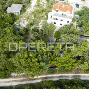 Povlja, Brač, građevinsko zemljište 400 m2 blizu mora