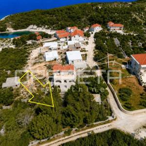 Povlja, Brač, građevinsko zemljište 400 m2 blizu mora