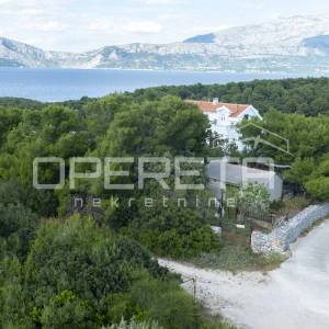 Povlja, Brač, građevinsko zemljište 400 m2 blizu mora