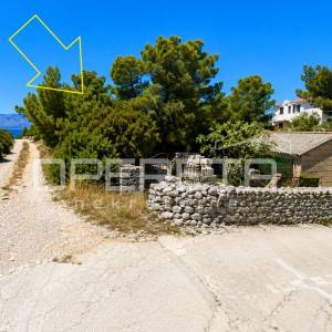 Povlja, Brač, građevinsko zemljište 400 m2 blizu mora