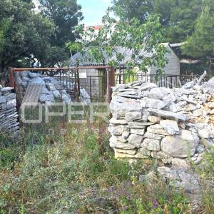 Povlja, Brač, građevinsko zemljište 400 m2 blizu mora