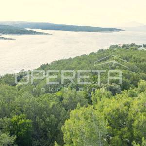 Povlja, Brač, građevinsko zemljište 400 m2 blizu mora