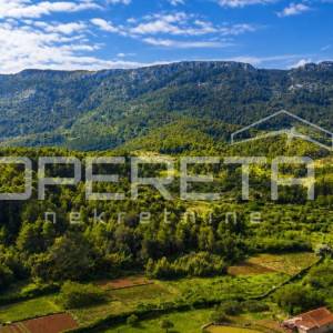 Povoljna prilika na Hvaru – kamena kuća za renovaciju
