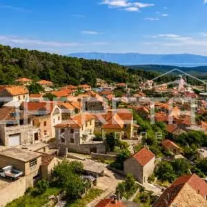 Povoljna prilika na Hvaru – kamena kuća za renovaciju
