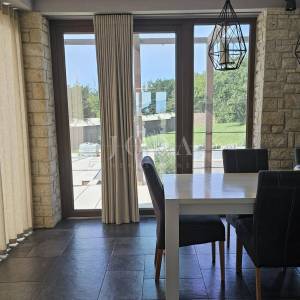 Prekrasna Villa sa bazenom i prostranom okućnicom,Barban okolica