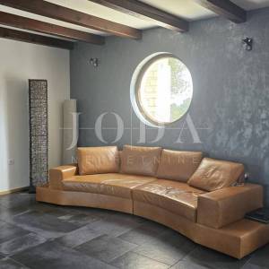 Prekrasna Villa sa bazenom i prostranom okućnicom,Barban okolica