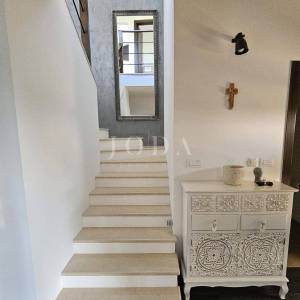 Prekrasna Villa sa bazenom i prostranom okućnicom,Barban okolica