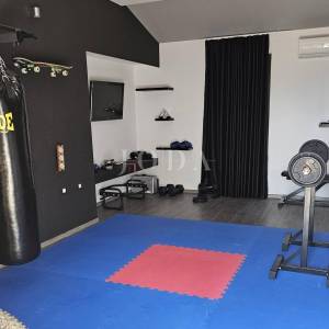 Prekrasna Villa sa bazenom i prostranom okućnicom,Barban okolica