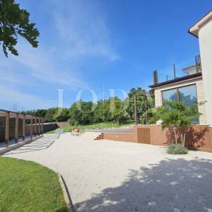 Prekrasna Villa sa bazenom i prostranom okućnicom,Barban okolica
